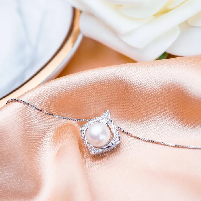 Pearly Lustre Earrings Elegant Freshwater Pearl Set WS00014