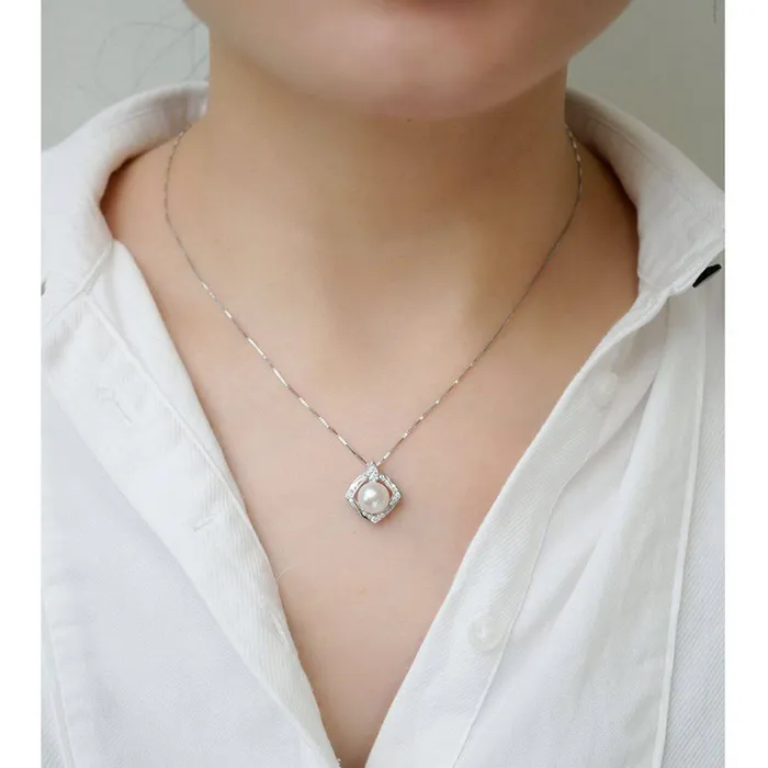 Pearly Lustre Earrings Elegant Freshwater Pearl Set WS00014