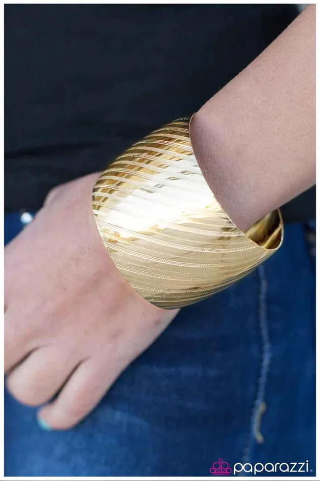 Bracelets Paparazzi Bracelet Stripe Up a Conversation Gold Paparazzi Jewelry