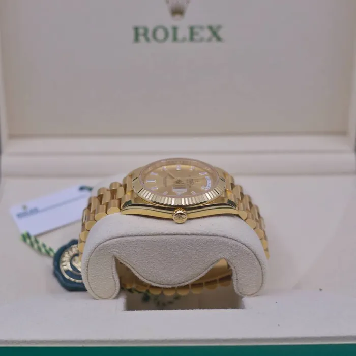 Bracelets Rolex Rolex Day Date 40mm Ref 2282380005 Champagne Diamond Dial Fluted Bezel 18K Yellow Gold President Bracelet Mens Watch