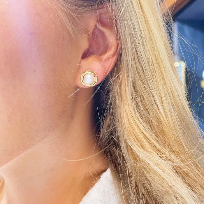 Croghans Earrings Button Pearl 14K Yellow Gold Knot Stud Earrings