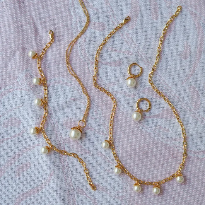 Goldbug Collection Necklaces Goldbug Single Palm Pearl Charm Necklace