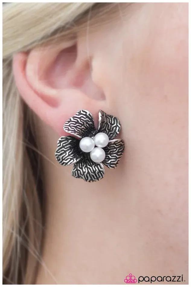 Paparazzi Jewelry Paparazzi Earring My Paradise White Earrings