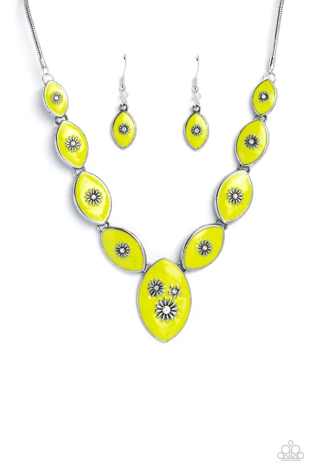 Paparazzi Jewelry Paparazzi Necklace Pressed Flowers Green Necklaces Paparazzi Jewelry Paparazzi Necklace Pressed Flowers Green Necklaces
