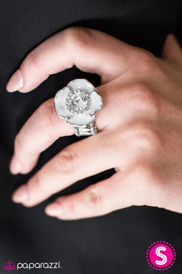Paparazzi Jewelry Rings Paparazzi Ring Midnight Blossoms White