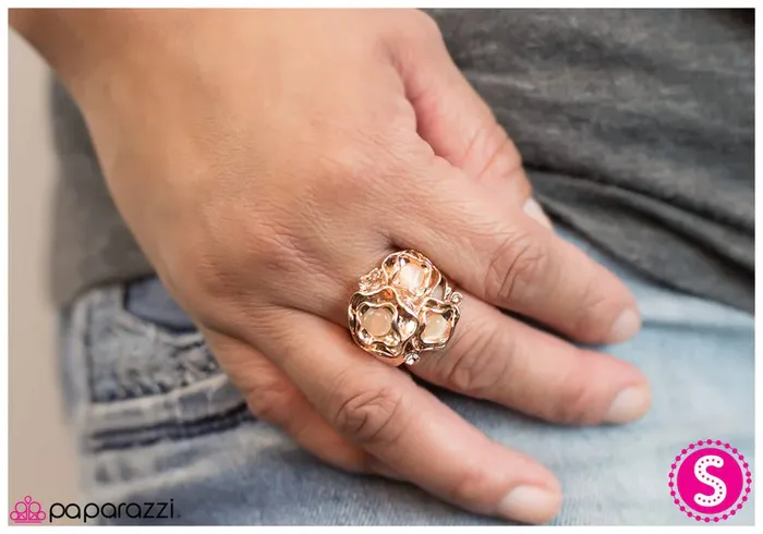 Paparazzi Jewelry Rings Paparazzi Ring Through the Looking Glass Gold