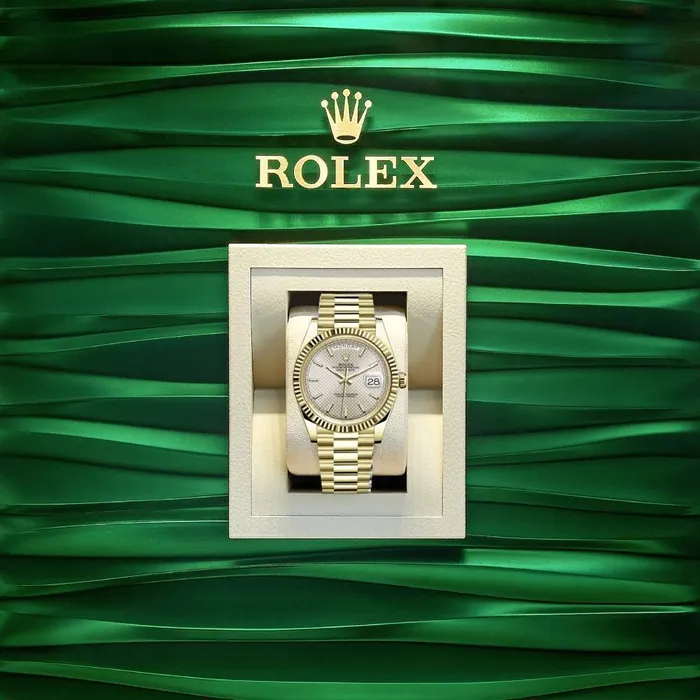 Rolex Day Date 40mm Ref 2282380008 Silver Diagonal Motif Stick Dial Fluted Bezel 18K Yellow Gold President Bracelet Mens Watch Rolex Bracelets