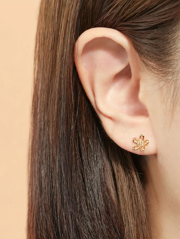Earrings 14K Gold Edelweiss Flower Cartilage Earring 20G MinimalBijoux