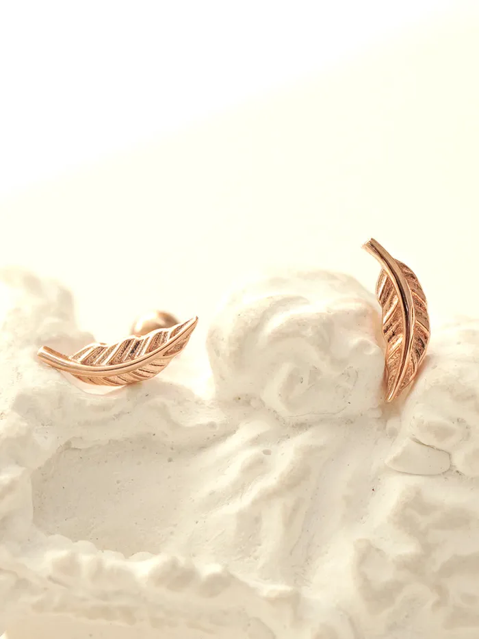 Earrings MinimalBijoux 14K Gold Leaf Cartilage Earring 20G