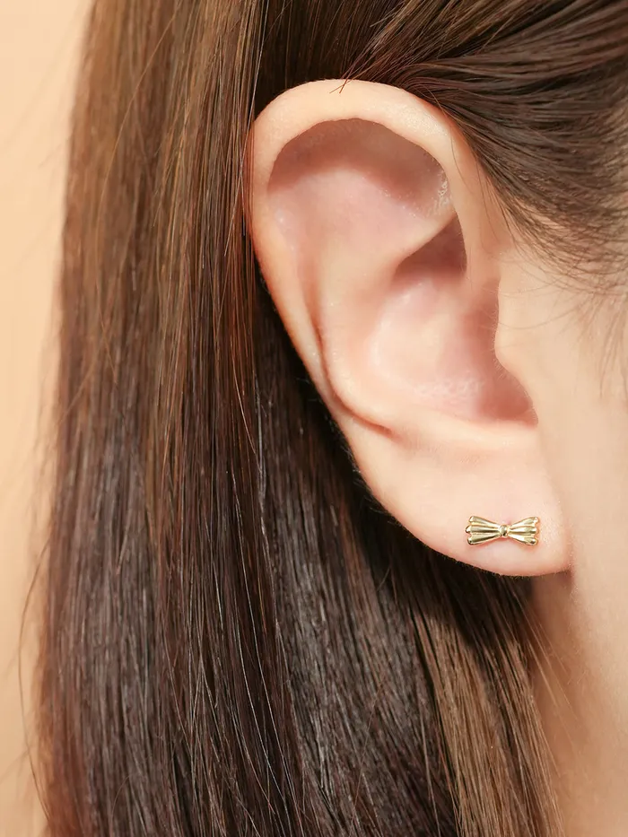 Earrings MinimalBijoux 14K Gold Ribbon Tie Cartilage Earring 20G