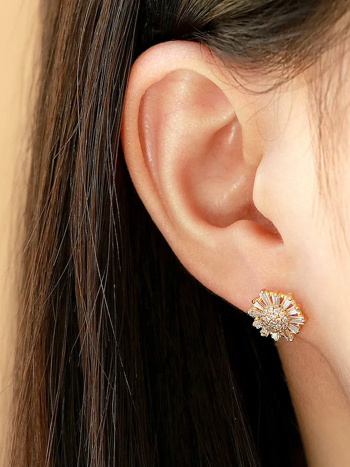 Earrings MinimalBijoux Pretty CZ Big Flower Cartilage earring