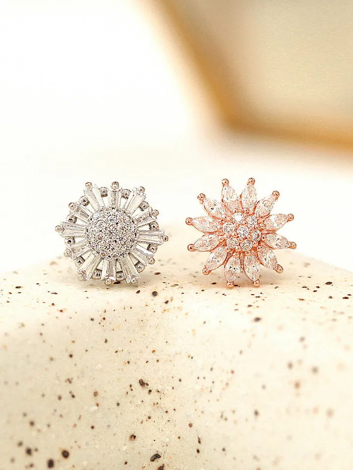 Earrings MinimalBijoux Pretty CZ Big Flower Cartilage earring