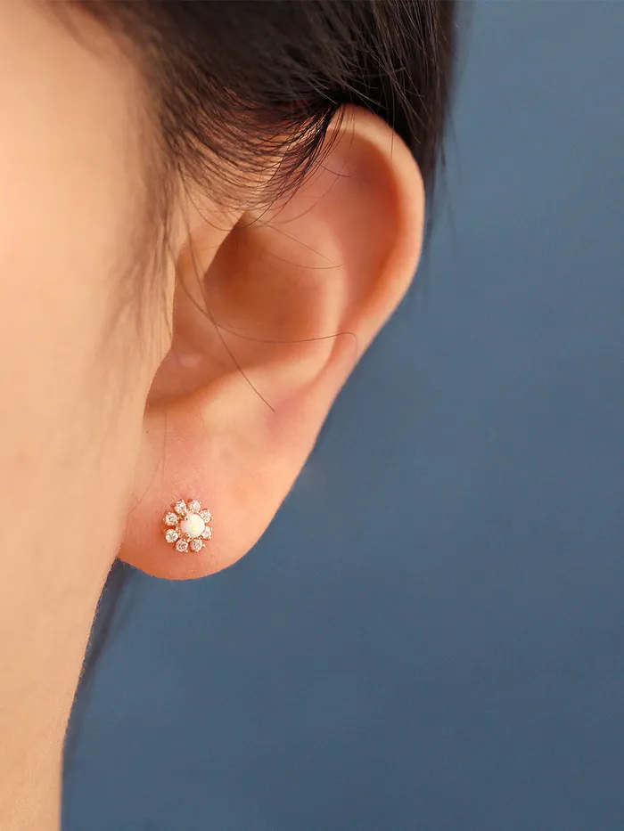 MinimalBijoux Earrings 14K Gold Internal Opal Daisy Cartilage Earring 20G18G16G
