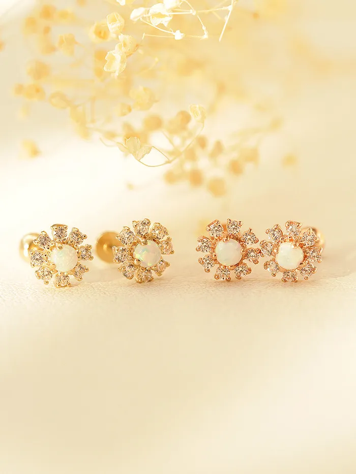 MinimalBijoux Earrings 14K Gold Internal Opal Daisy Cartilage Earring 20G18G16G