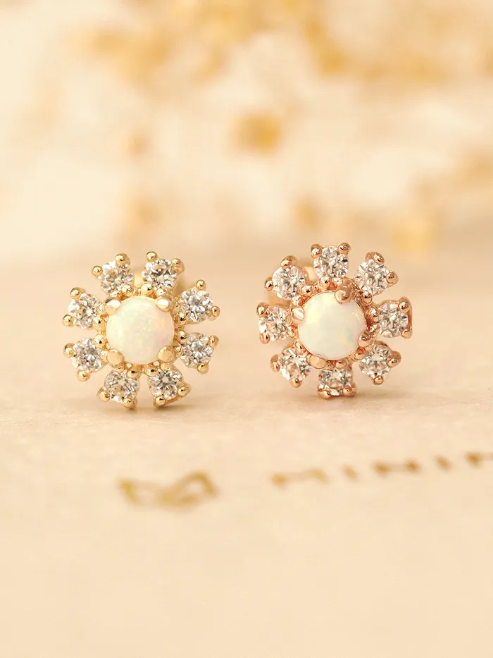 MinimalBijoux Earrings 14K Gold Internal Opal Daisy Cartilage Earring 20G18G16G