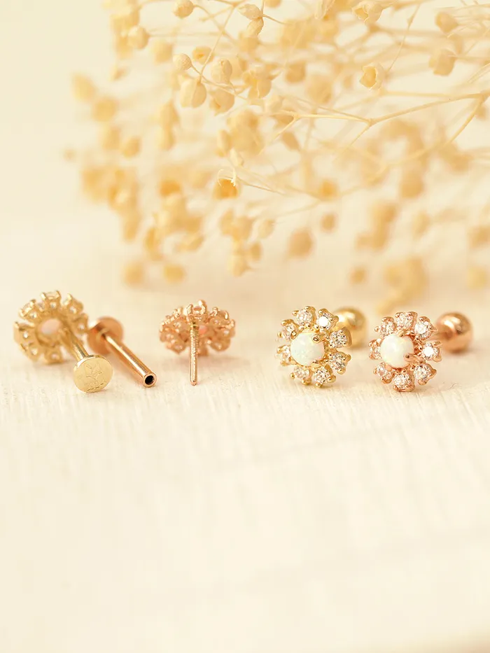 MinimalBijoux Earrings 14K Gold Internal Opal Daisy Cartilage Earring 20G18G16G