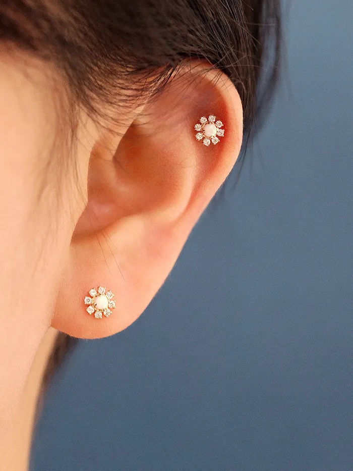 MinimalBijoux Earrings 14K Gold Internal Opal Daisy Cartilage Earring 20G18G16G