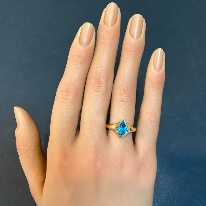 Moriartys Gem Art Rings 18K Yellow Gold Kite Shape Blue Zircon Ring 213 Carats