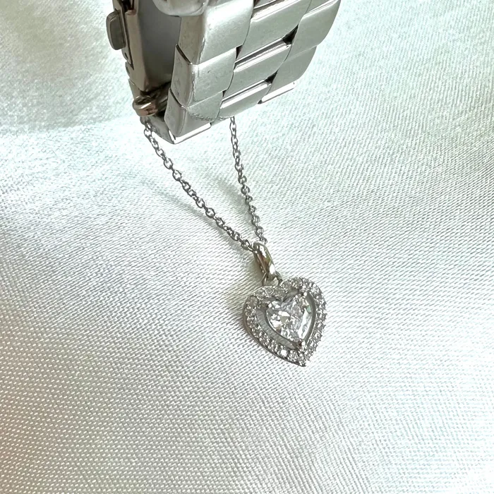 Upakarna Heart Watch Charm Charm Necklaces