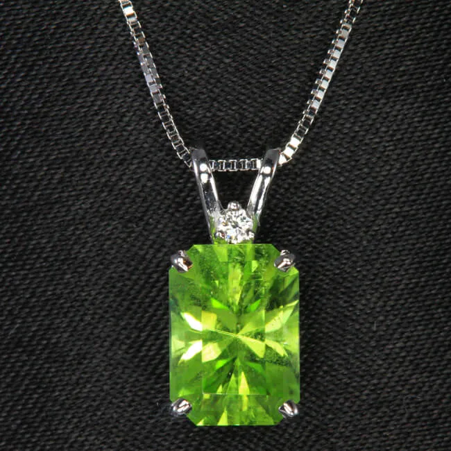vendorunknown Necklaces 14K White Gold Emerald Cut Peridot Pendant